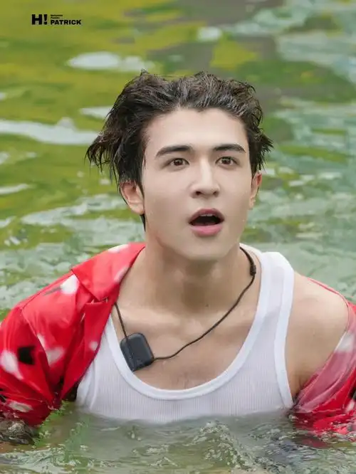 派派下午继续努力[庆祝r][庆祝r]#尹浩宇  #into1尹浩宇  #帅哥