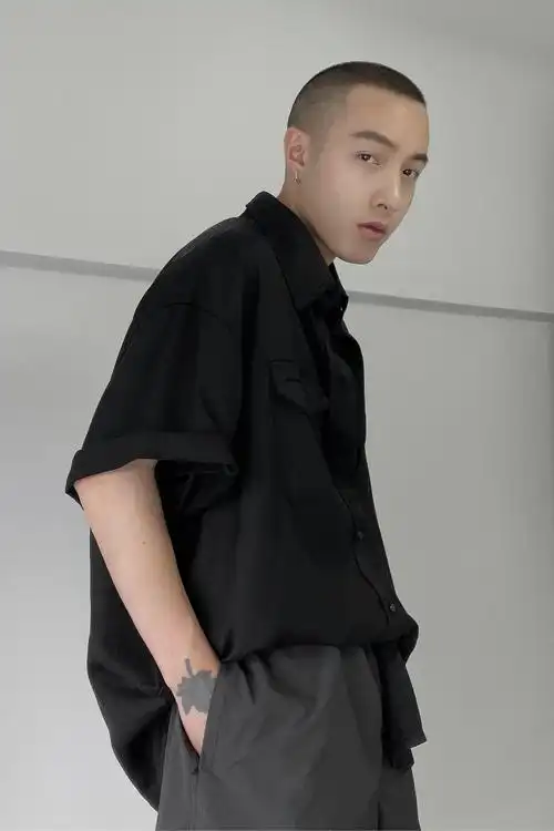 寸头男生纯黑系穿搭