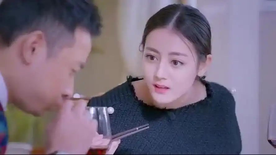 克拉恋人高雯亲自下厨雷奕明却不敢下嘴高雯只好霸气一吼