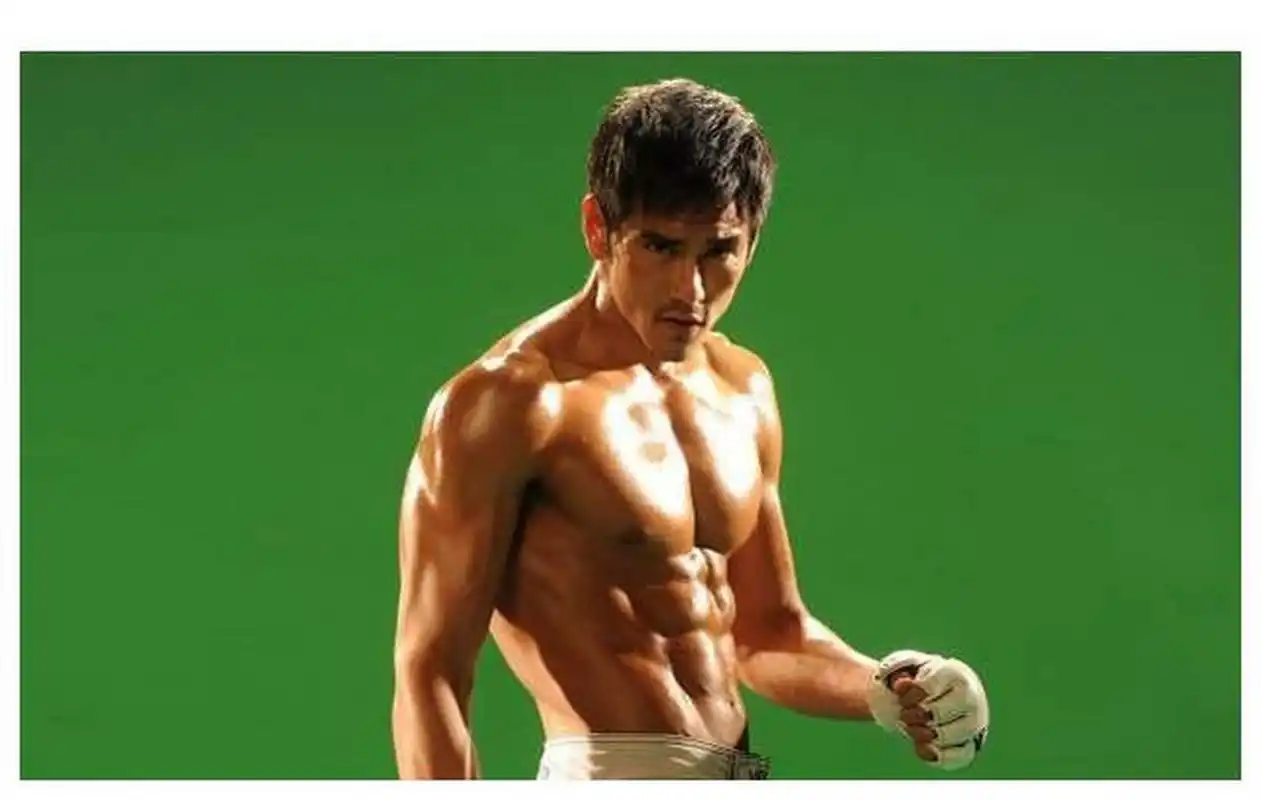 胸肌中缝又窄又深!彭于晏都在练的几个动作!爱健身的你要不知道