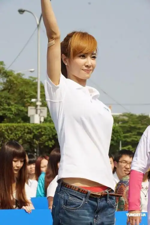 蔡依林担任奥运大使 露红内裤浑然不觉