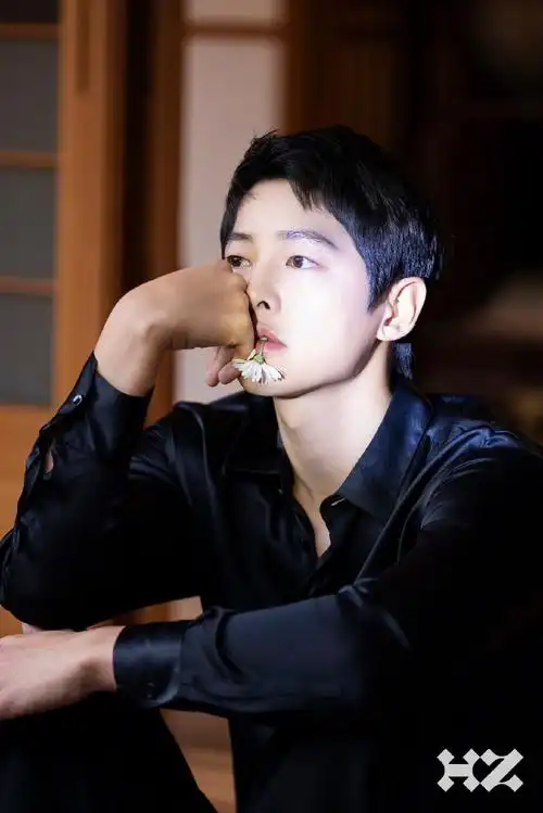 宋仲基超话【高清美图】经纪公司更新宋仲基最新海报高清美图!