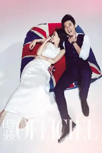 赵又廷高圆圆牵手写真演绎高雅清新单车恋情