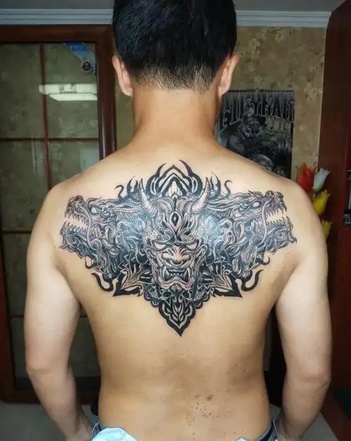 后背半背纹身图片_背部新传统纹身图案