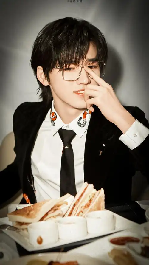 明星的西装狙击#宋亚轩西装真的可盐可甜!