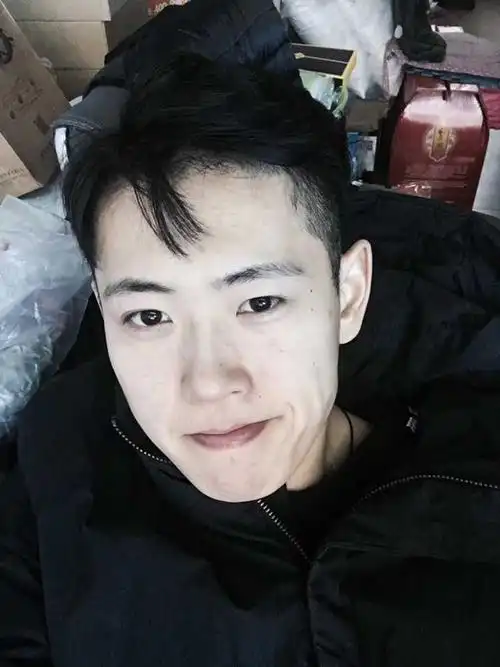 真的很少看到纯素颜 无美图滤镜的照骗了好不啦 (^з^)-☆ 然后还有