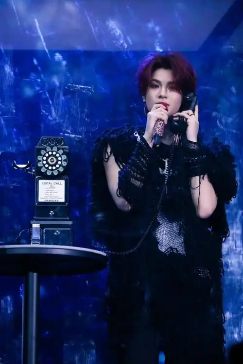 黄明昊演唱会##黄明昊演唱会舞台照