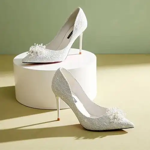 白色珍珠婚鞋2021新款伴娘主婚婚纱新娘鞋女单鞋