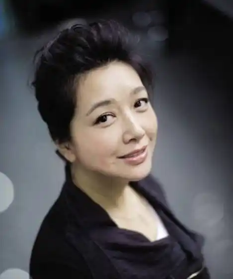 江珊越老颜值越高,怪不得靳东一直都忘不掉她!