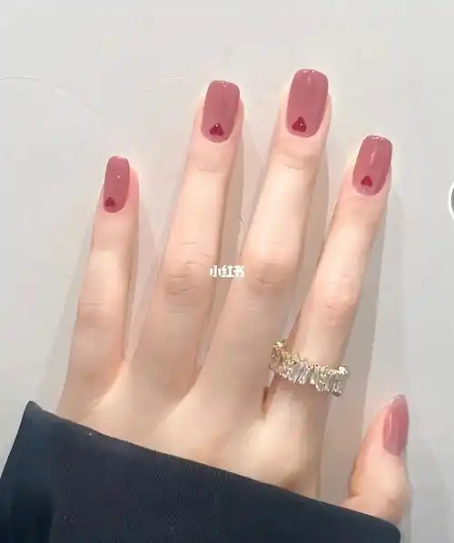 适合四季的美甲颜色