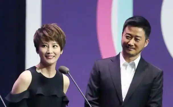 吴京妻子谢楠:嫁偶像,挺着孕肚办婚礼,4年生两子,成
