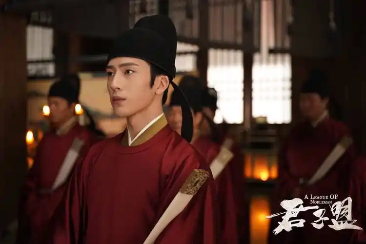 皎皎似林间月",这是剧中形容兰珏的诗句,用来描述古装扮相的井柏然也