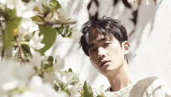 上一次,有网友曝光他和演员徐子瑄是恋人关系,但至今,朱一龙的公司都