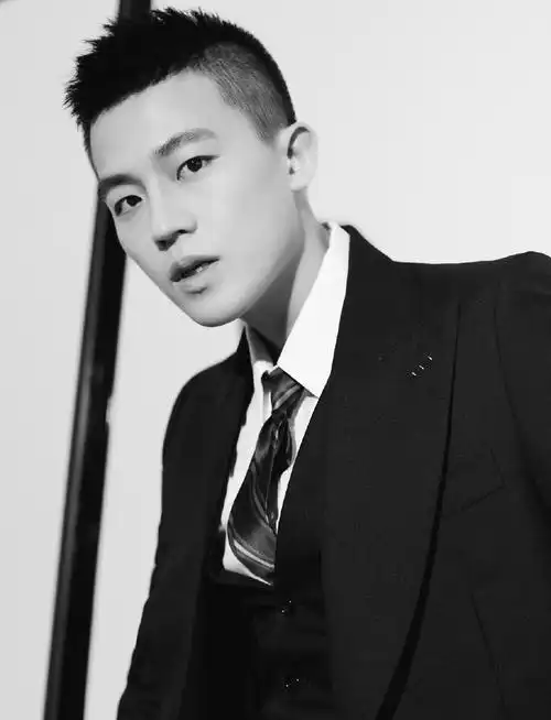 欧豪黑色西装魅力写真图片79