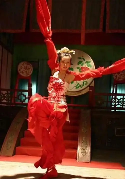 舞技比演技更重要!吕一倾城一舞,佟丽娅鼓上舞,李冰冰水袖舞