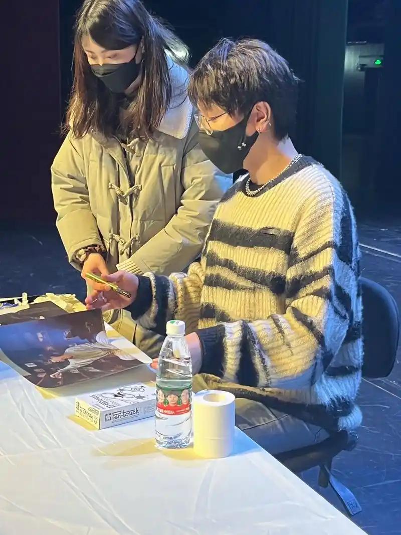 景向谁依 #cv #向全世界 - 抖音