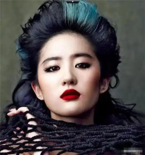当女神刘亦菲化上浓妆时,也能够如许妖娆动听