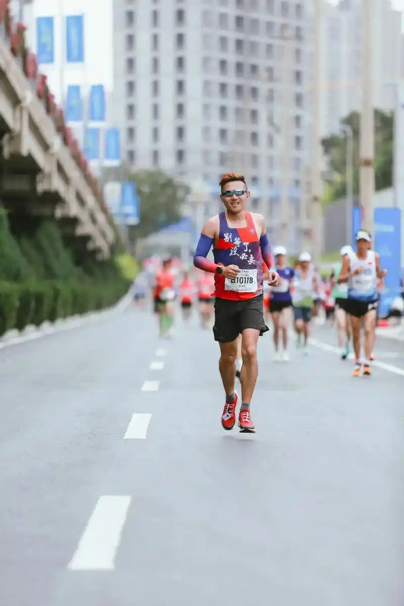 兰州马拉松小腿抽筋现场.38公里: 图123 /祝宝老师举着 - 抖音