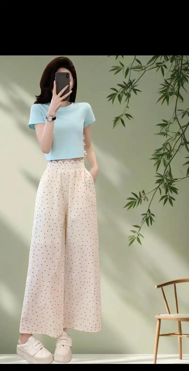 姐妹们,绿色蝴蝶结上衣配波点裤子 真的是超级无敌好看百搭,喜 - 抖音