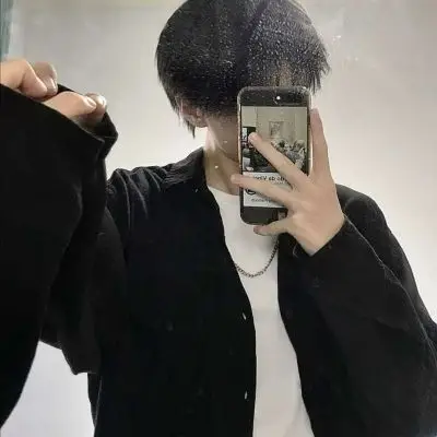 宋知意小众风格酷帅高冷真人男生头像