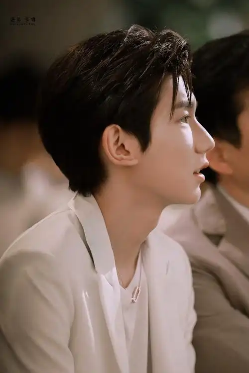 王源 壁纸 可爱 帅 锁屏 头像 明星