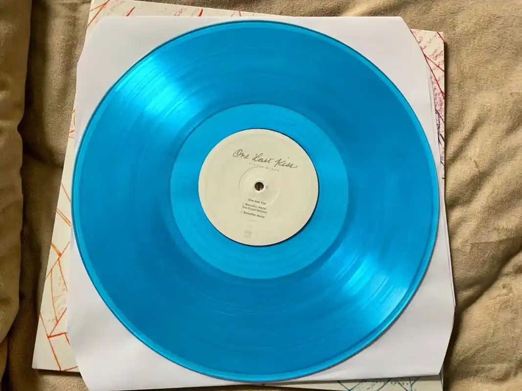 二次元 #黑胶唱片 #cd #紫罗兰永恒花园 #薇尔莉特  - 抖音