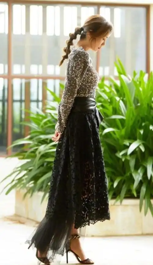 高跟鞋大长腿的刘芸是那么美