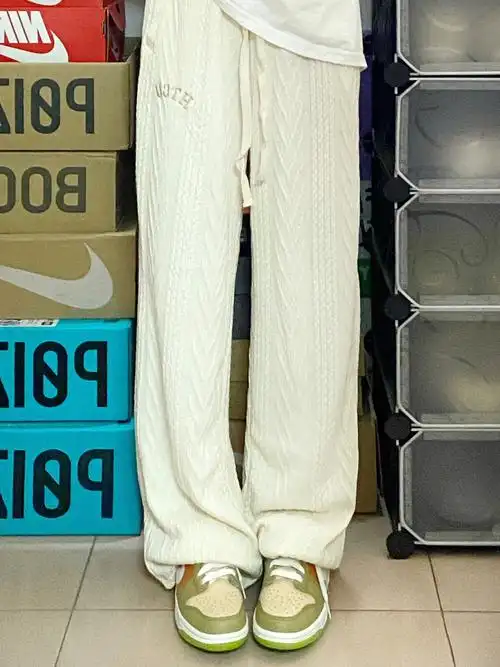 垂感超棒的白色针织裤