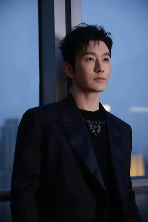 男星黄晓明时尚写真:仪表堂堂,玉树临风