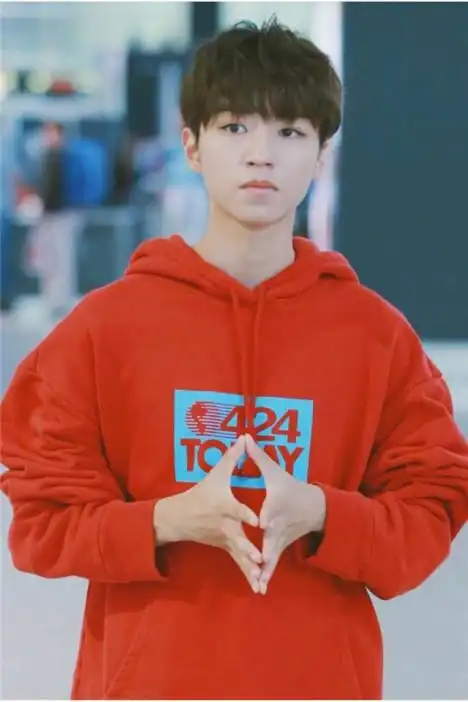 王俊凯同款衣服红色字母424长袖连帽卫衣薄款男少女宽松外套上衣