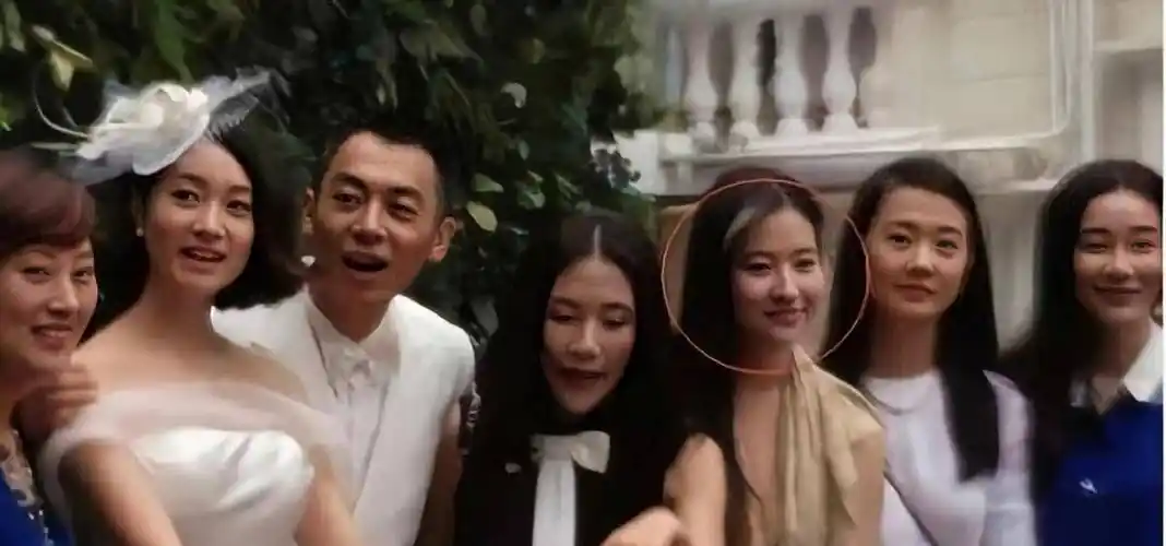 原创演员朱亚文放弃8年初恋单爱沈佳妮行走的荷尔蒙只对老婆释放