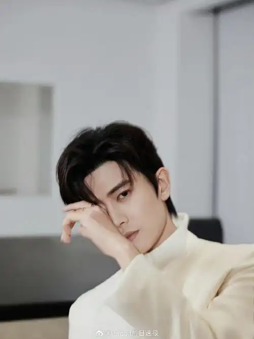 任嘉伦直播##任嘉伦白马王子穿搭