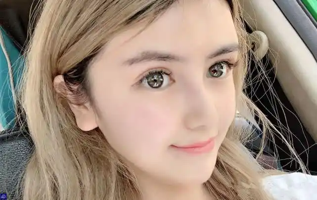 她是中俄混血"天使脸",凭借一双"电眼"每6分钟收到一封情书!