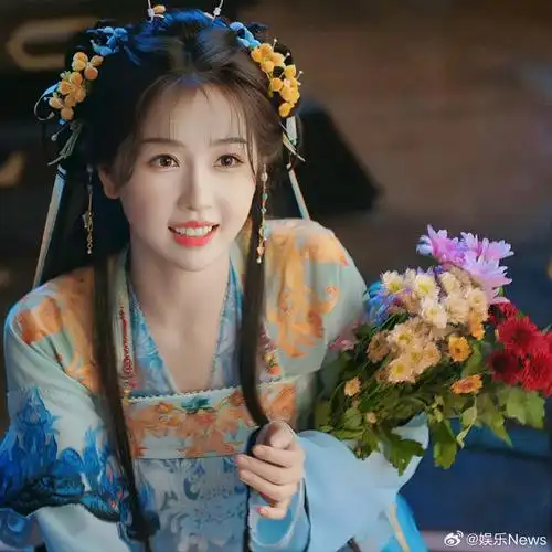 虞书欣捧花头像