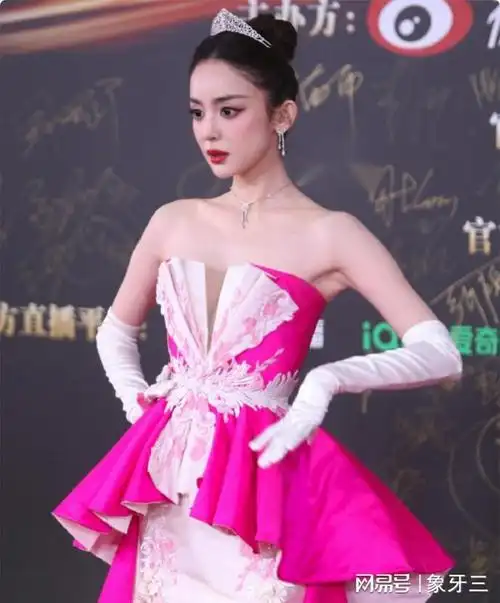 这一次,"缺席红毯"的赵丽颖,将好演员的困境展现得淋漓尽致|杨幂|刘涛