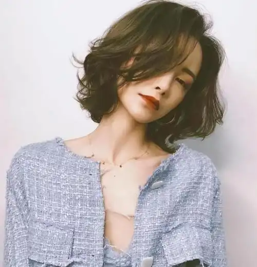 5款发型轻松提升时尚气质(40岁显气质年轻漂亮的短发型)