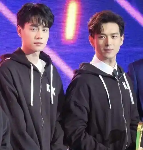 6位身高将近一米九的男星头小肩宽比例好合照从不怕比较