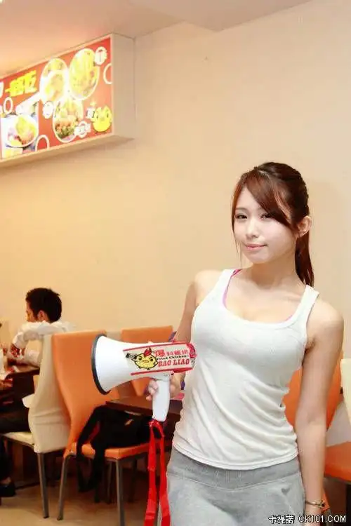 32e"鸡排妹"身材火辣 郑佳甄内衣床照写真曝光