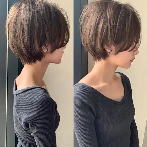 我们的感觉往往偏厚重,显得比较沉闷乏味,改良版波波头加入了一些层次