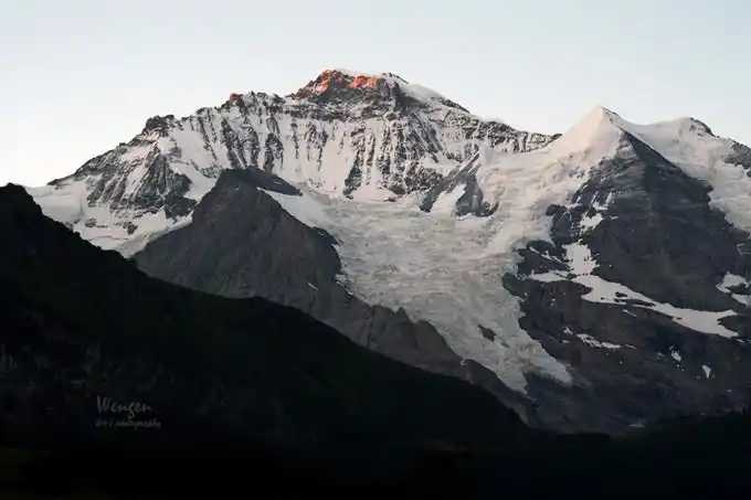 游荡在群山之间瑞士8天徒步火车攻略少女峰区域马特洪峰铁力士和其他