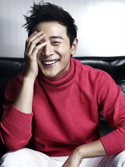 p>罗晋,1981年11月30日出生于江西省宜春市铜鼓县,中国内地影视男演员