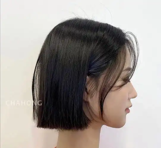 越来越多的年轻女生喜欢这款一刀切短发非常清爽很显干练气质