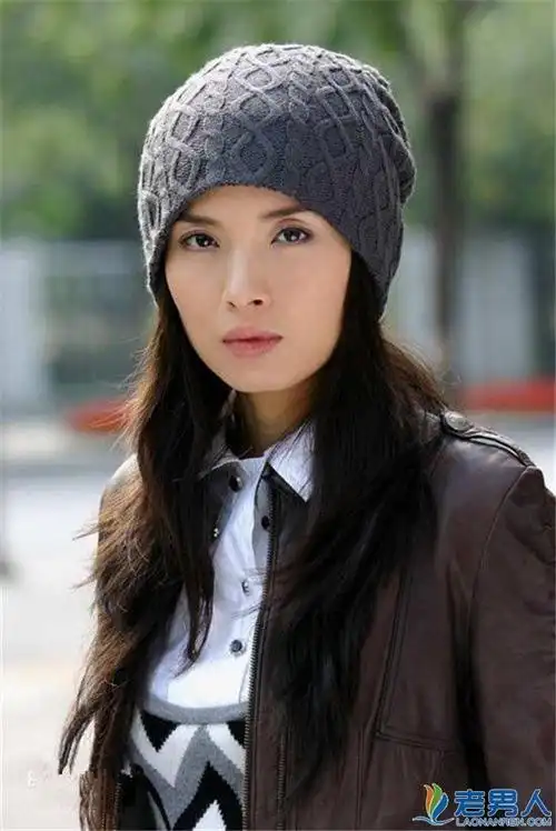 伪装者明楼扮演者靳东老婆李佳资料图片 李佳老公是谁 / 比乐族