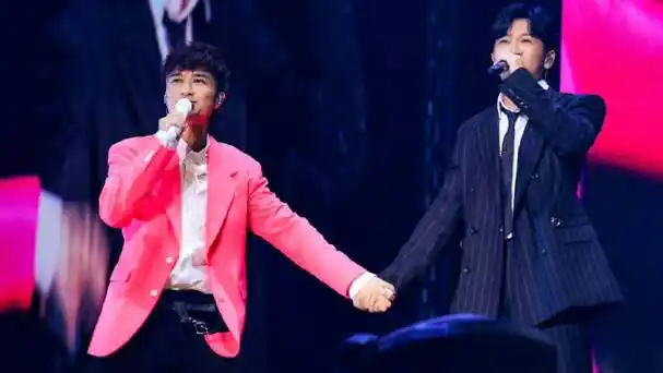 古巨基12/10广州演唱会与苏有朋合唱《情深深雨濛濛》