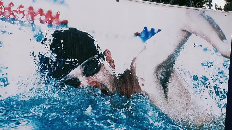 游泳  #男人的快乐  夏天游泳走起 感觉很多帅哥啊