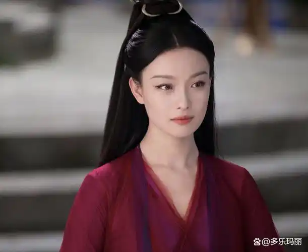 倪妮和白玉的新剧《西出玉门》放出海报了,造型老师是真的太懂倪妮,一