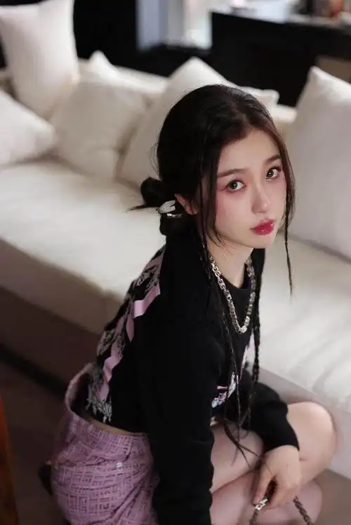 虞书欣这才是真懂时尚长袖配短裙减龄显瘦美出新高度