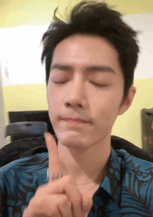 [哈哈]@x玖少年团肖战daytoy