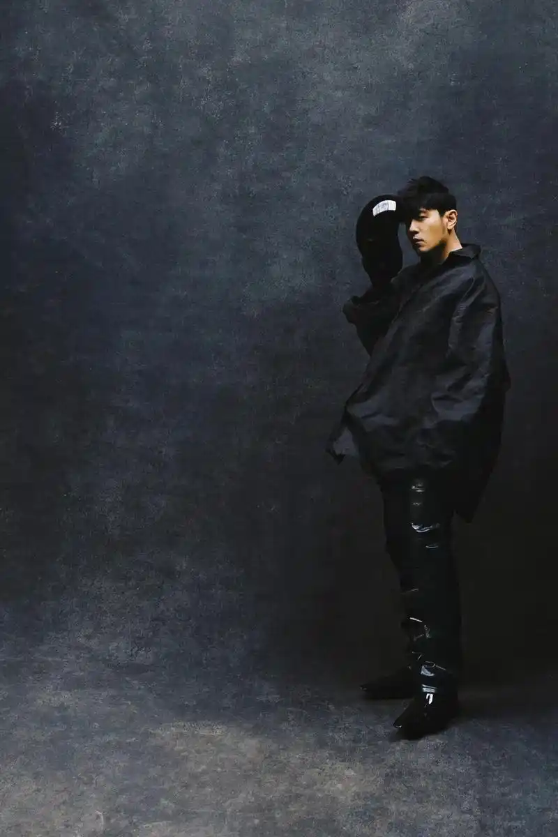 【周杰伦最新写真大片】vogue 12月封面,一个周杰伦的时 - 抖音