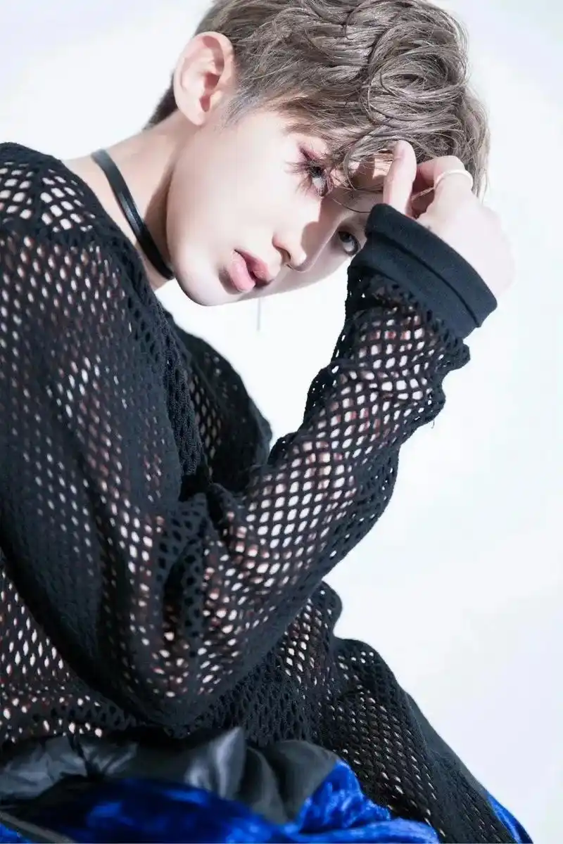 谁说男人穿渔网装不性感00#蔡徐坤 - 抖音